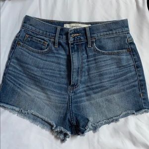 High waisted A&F jean shorts ⭐️